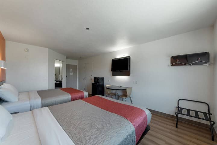 Room 9 of 28