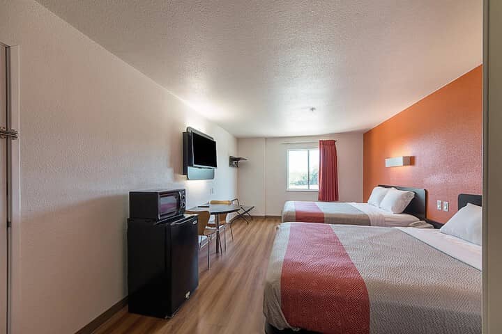 Room 11 of 28