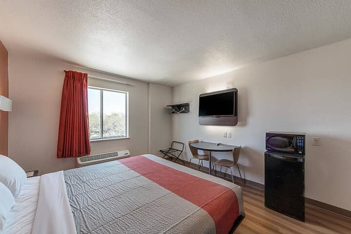 Room 7 of 28