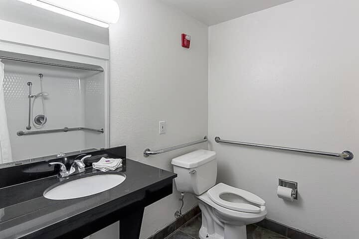 Room 17 of 28