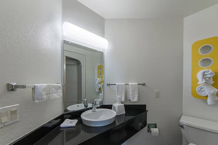 Room 15 of 28