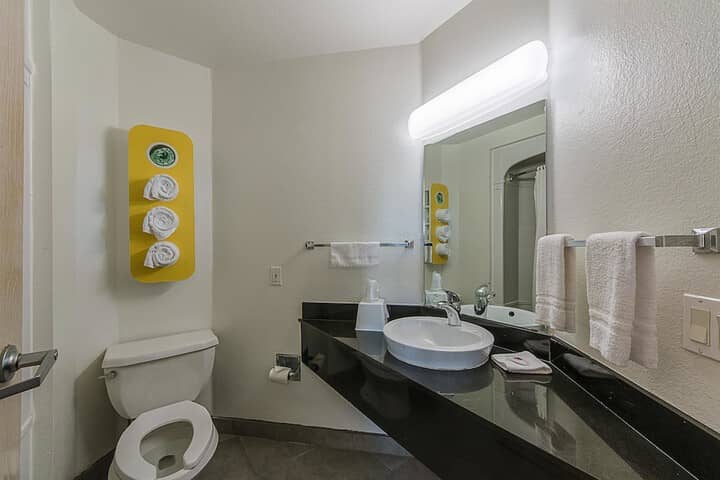 Room 16 of 28