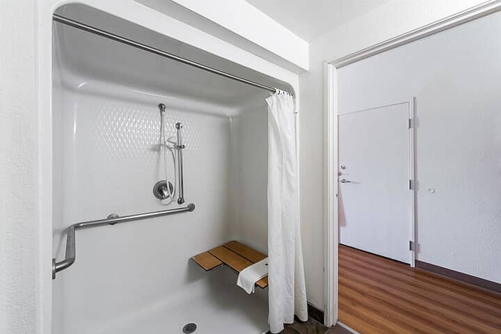 Room 18 of 28